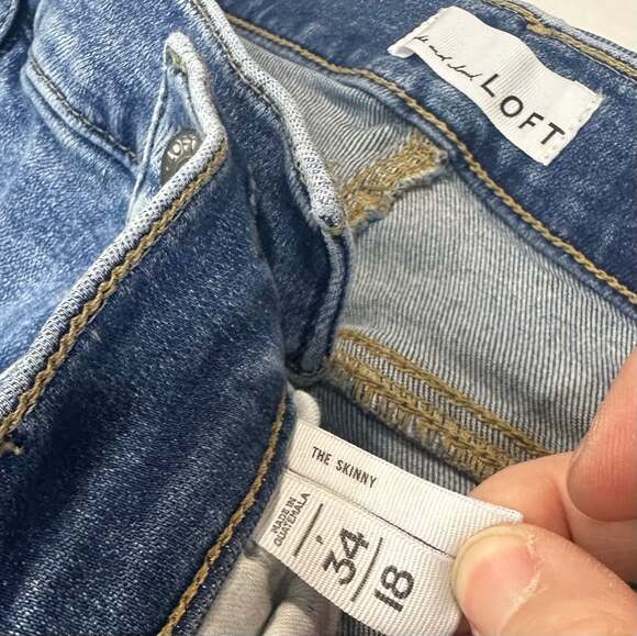 LOFT The Skinny Women Sz 34/18 Light Wash High Rise Raw Hem Stretch Jeans - Picture 3 of 7